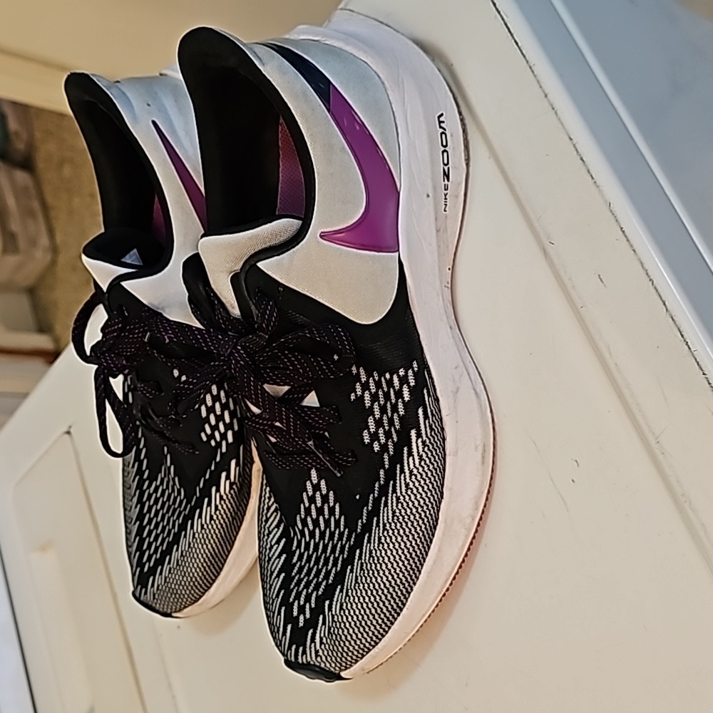 Womans Nike Zoom. US Size 9. Mesh uppers.
